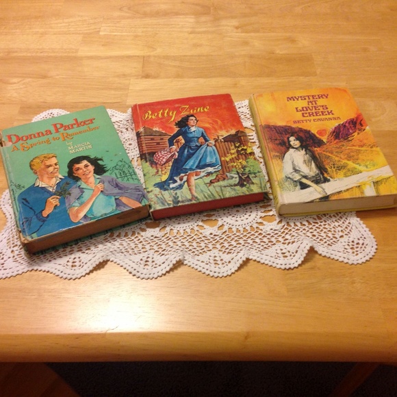 Vintage Romance and Mystery bundle, Donna Parker, Betty Zane, Love's Creek - Picture 1 of 8